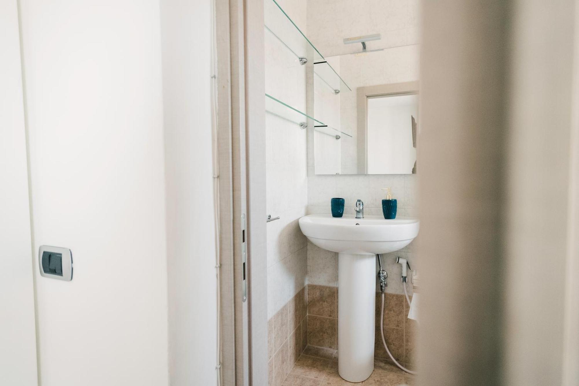 Bari Central Suite - Central Apartment With Sea View - Бари Екстериор снимка