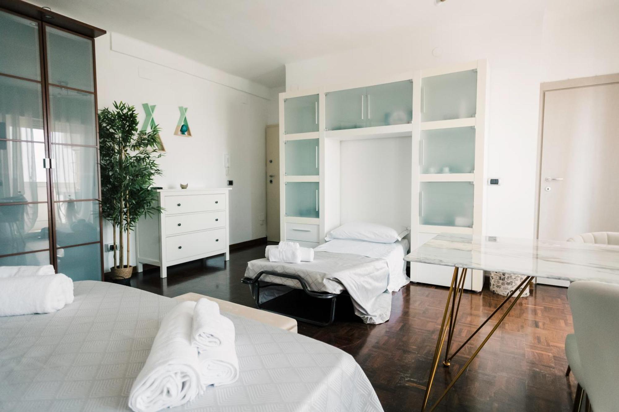 Bari Central Suite - Central Apartment With Sea View - Бари Екстериор снимка