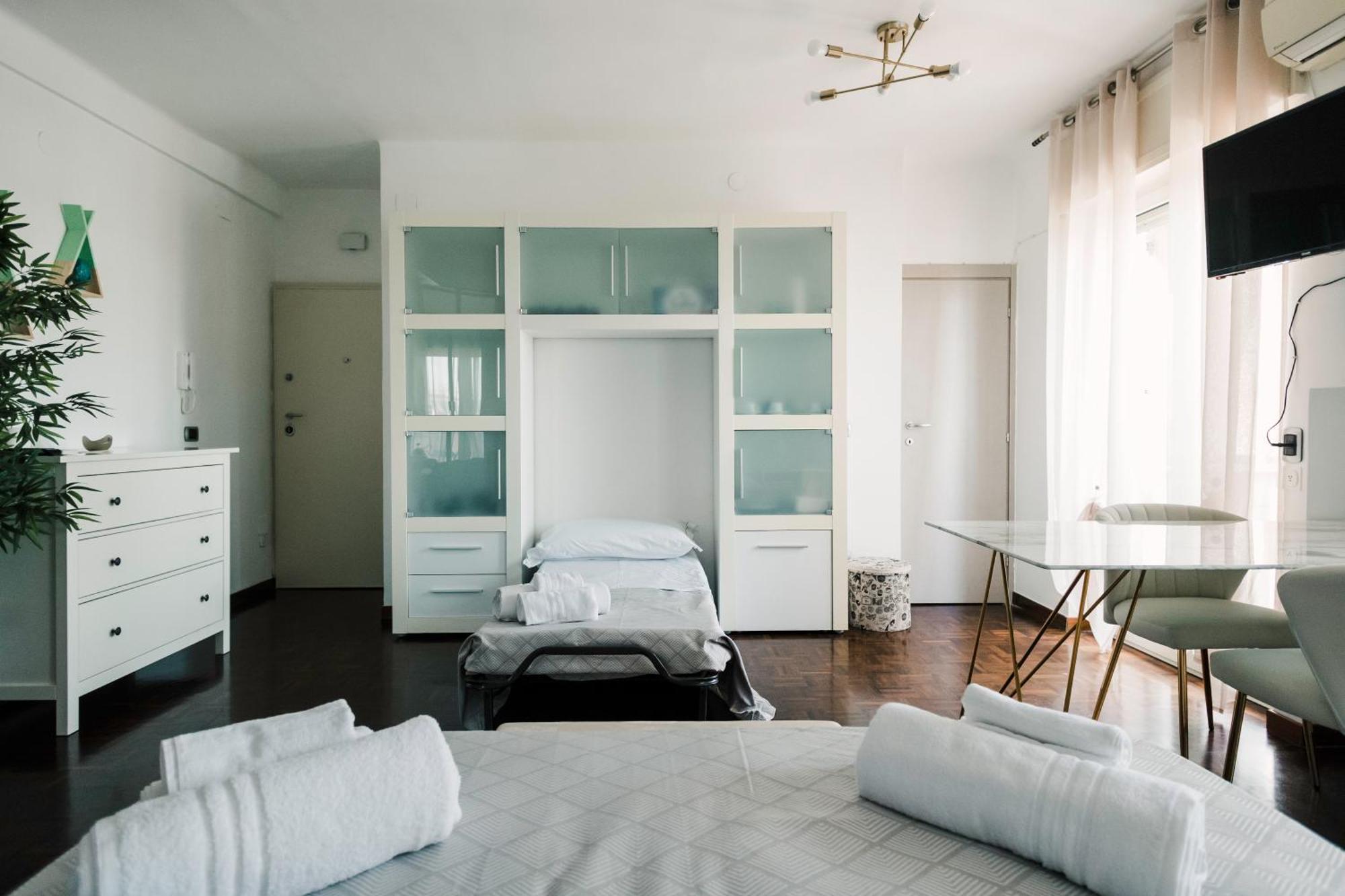 Bari Central Suite - Central Apartment With Sea View - Бари Екстериор снимка